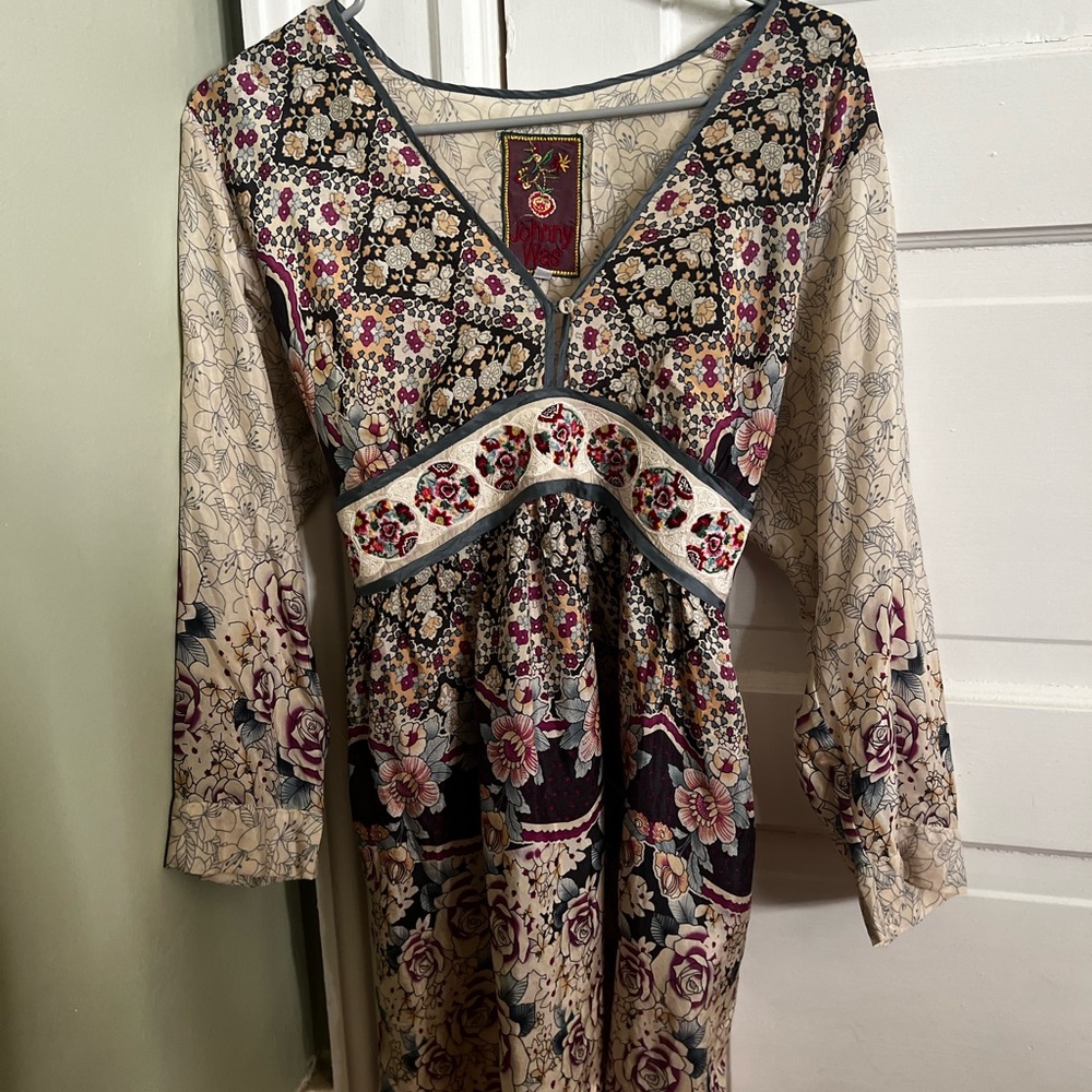 Johnny was silk tunic small. Only worn a couple of times and is beautiful